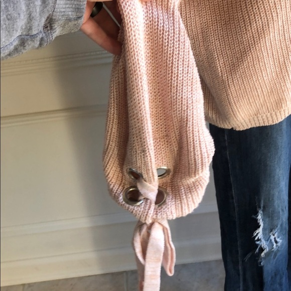 Super Cute Sleeve Detail Sweater Size M - Picture 2 of 4